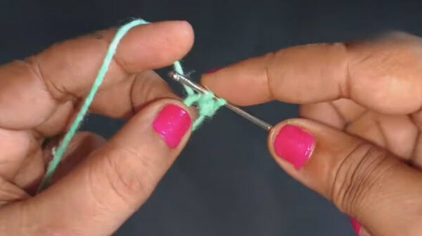 Mint green magic ring mein 8 sc crochet hook se.