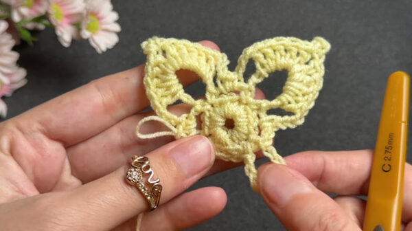 Repeating petal pattern to complete butterfly motif