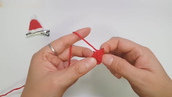 Single crochet round shaping santa hat top