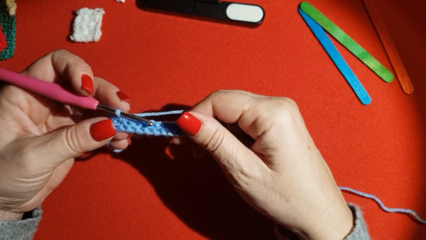 Single crochet row shaping house base