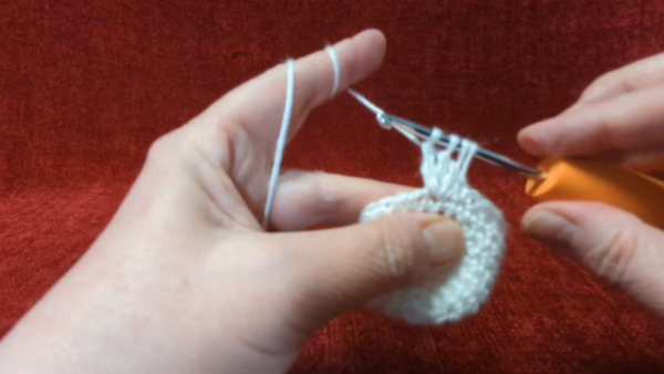 Single crochet stitches with yarn tension
