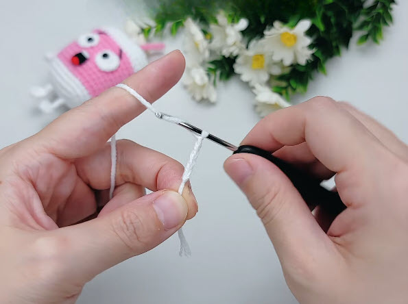 Starting foundation chain with white yarn