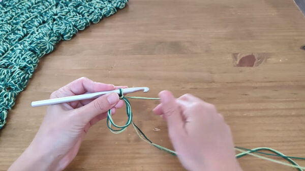 Starting slip knot for nature poncho sweater