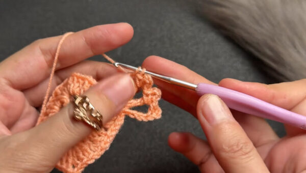 Treble and chain combo shaping coaster motif edge