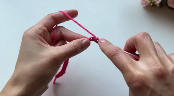 Working second chain stitch loop