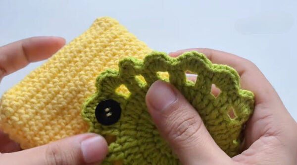 ttaching scalloped edge to mini bag