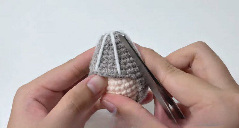 Adding white stripe stitches to the sunflower seed shell
