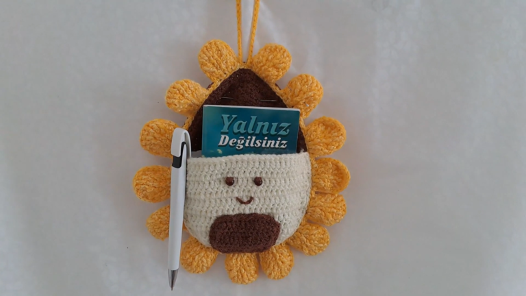Free Crochet Sunflower Wall Hanging Bag Pattern