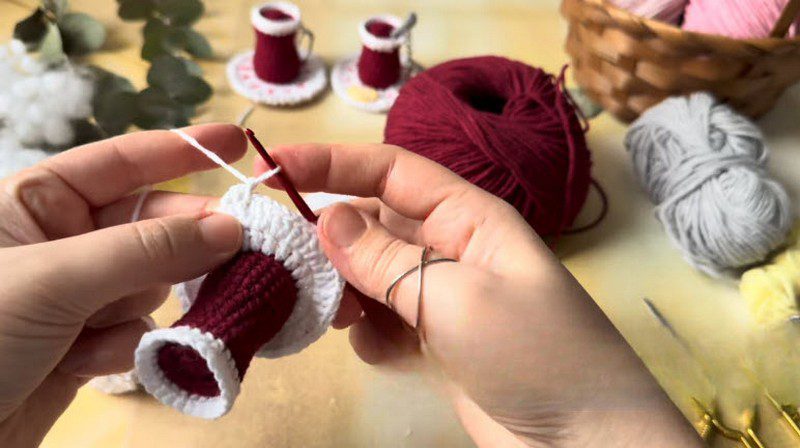 Joining the rim edge and working the reverse stitch border.