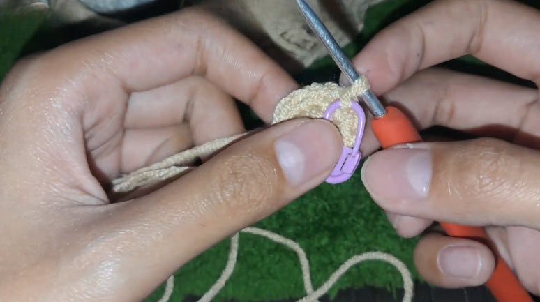 Start the beige head with a stitch marker.